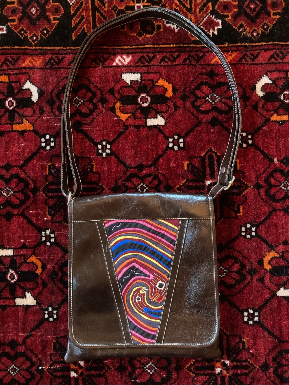 Brown Leather Crossbody Bag with Multicolor Swirl Inset Panama festivals